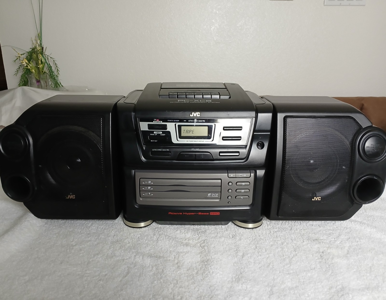 VINTAGE 1999 JVC PC-XC8BK STEREO AM/FM CD CASSETTE BOOM BOX  NICE CONDITION !