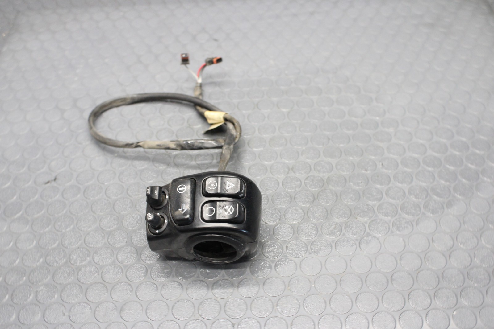 2014-2017 Harley Davidson Electra Ultra Limited Right Control Switch Pack
