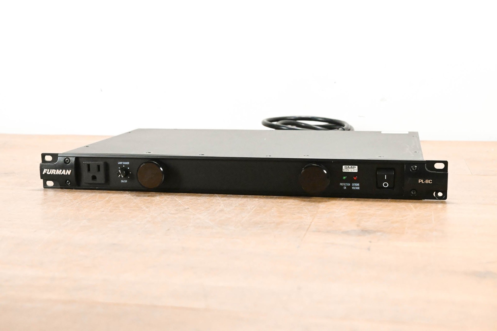 Furman PL-8C 15A Classic Series Power Conditioner with Lights CG013PA