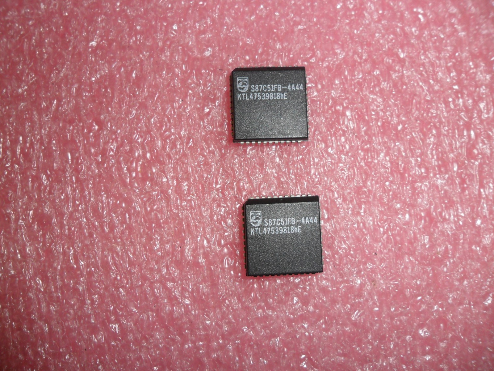 S87C51FB-4A44 CMOS SINGLE CHIP 8 BIT MICROCONTROLLER 44 PIN PLCC (LOT OF 1)
