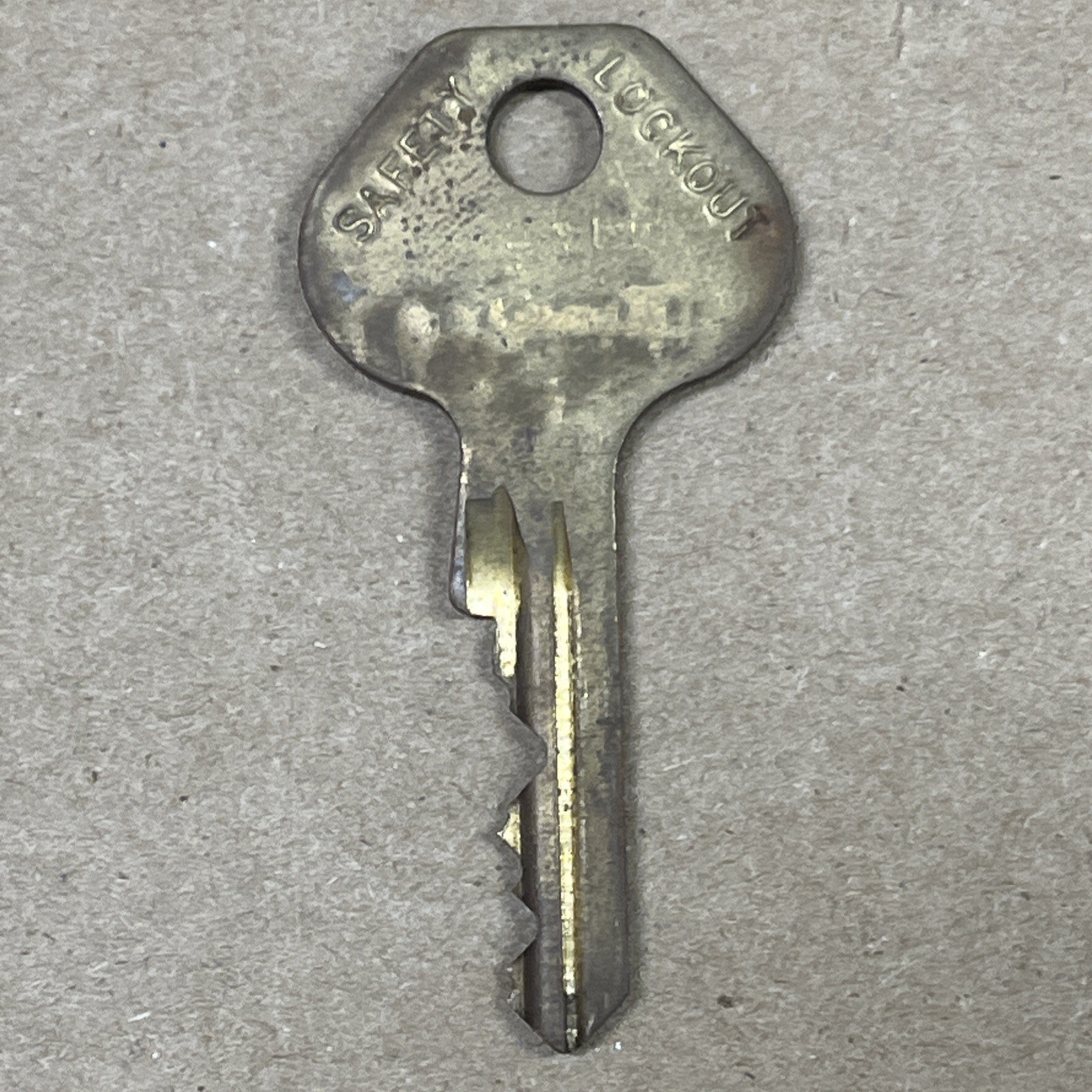 Master Lock Lockout Padlock Brass Key 5XX2259 400B