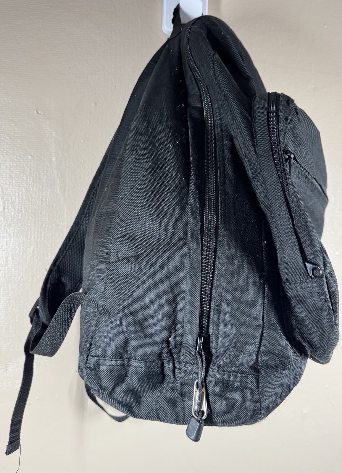 🍀 Black "Smell Proof" Backpack with Padded Straps & Front Zipper Pocket