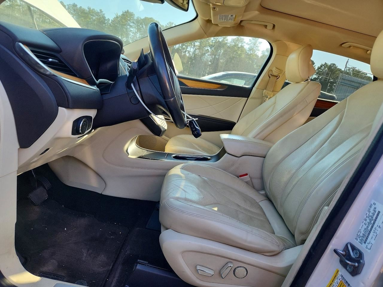 MKC 2015 Glove Box 5008038