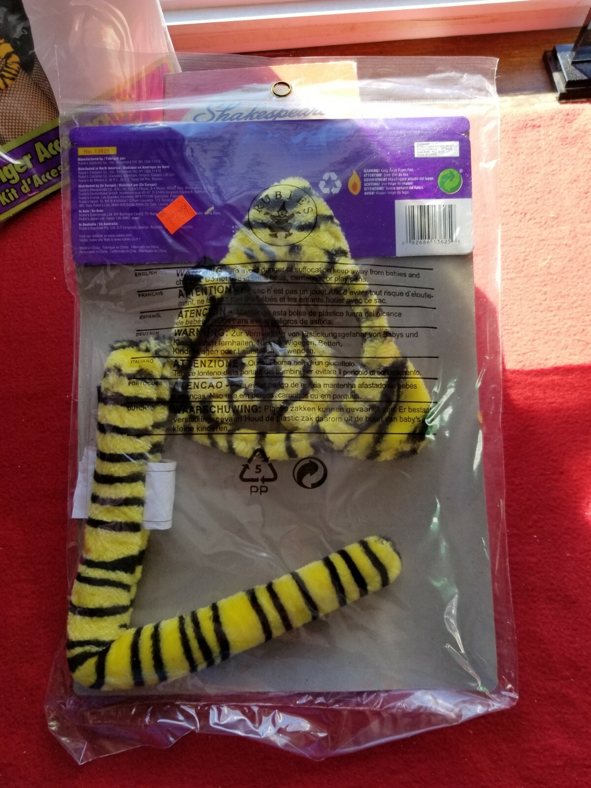 Woman's sexy Tiger Halloween Accessory Kit