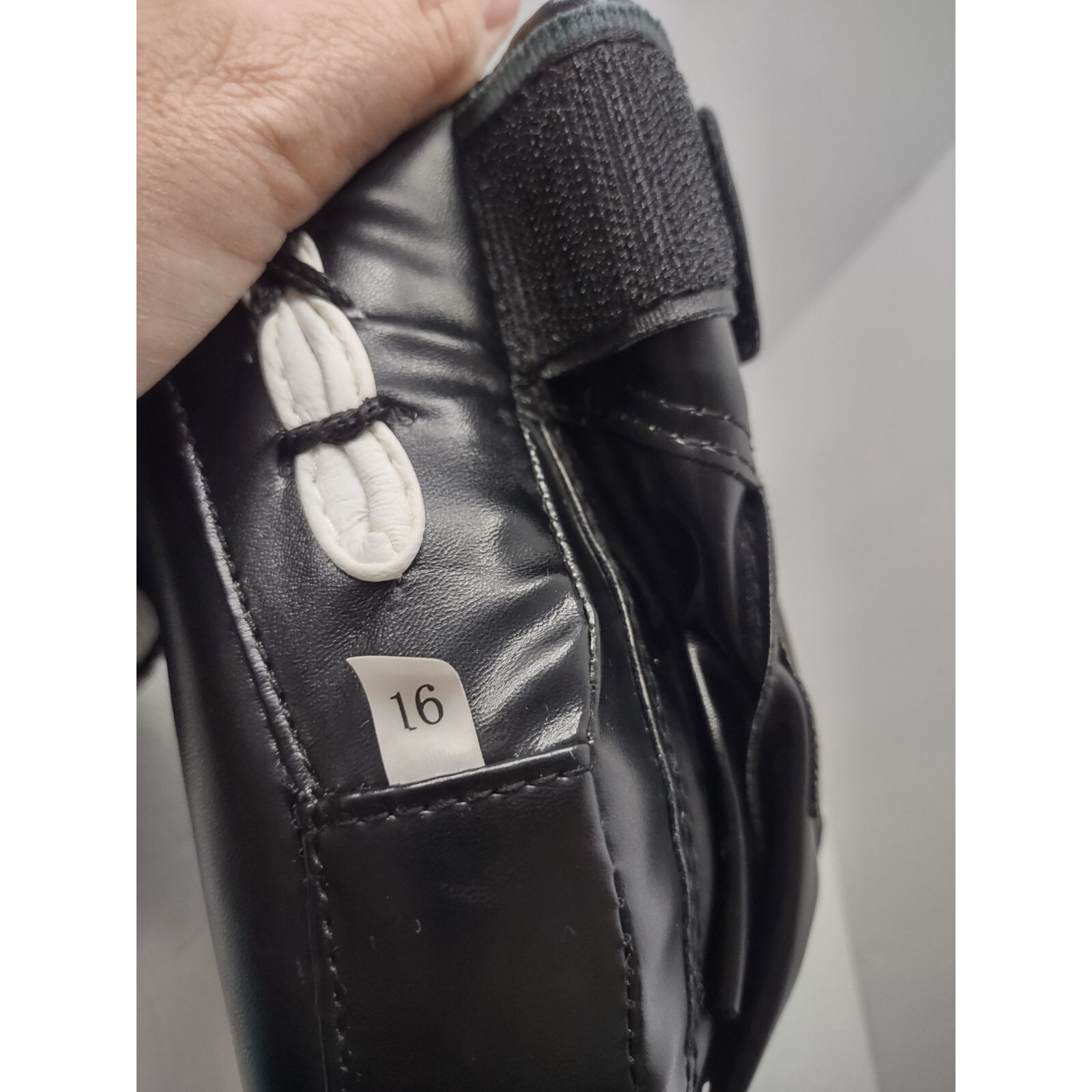 Lunz kickboxing mitts 16oz