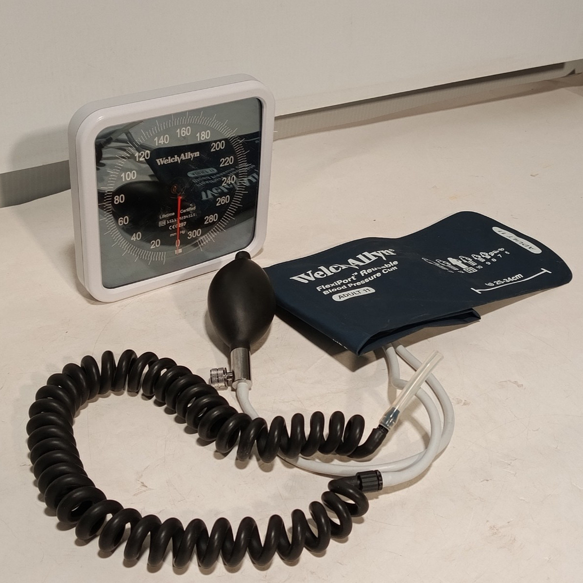 Welch Allyn 7670-01S Aneroid Sphygmomanometer With Adult 11 Arm Cuff