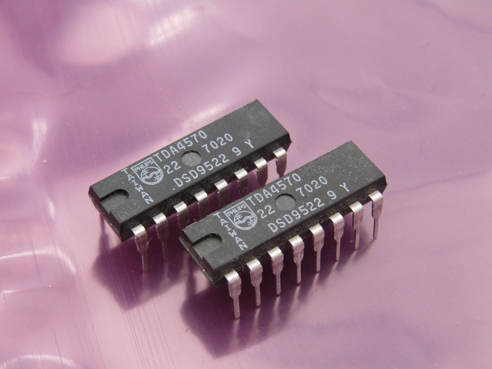 ( 2 PCS ) TDA4570 Original PHILIPS IC  Color Signal NTSC Decoder