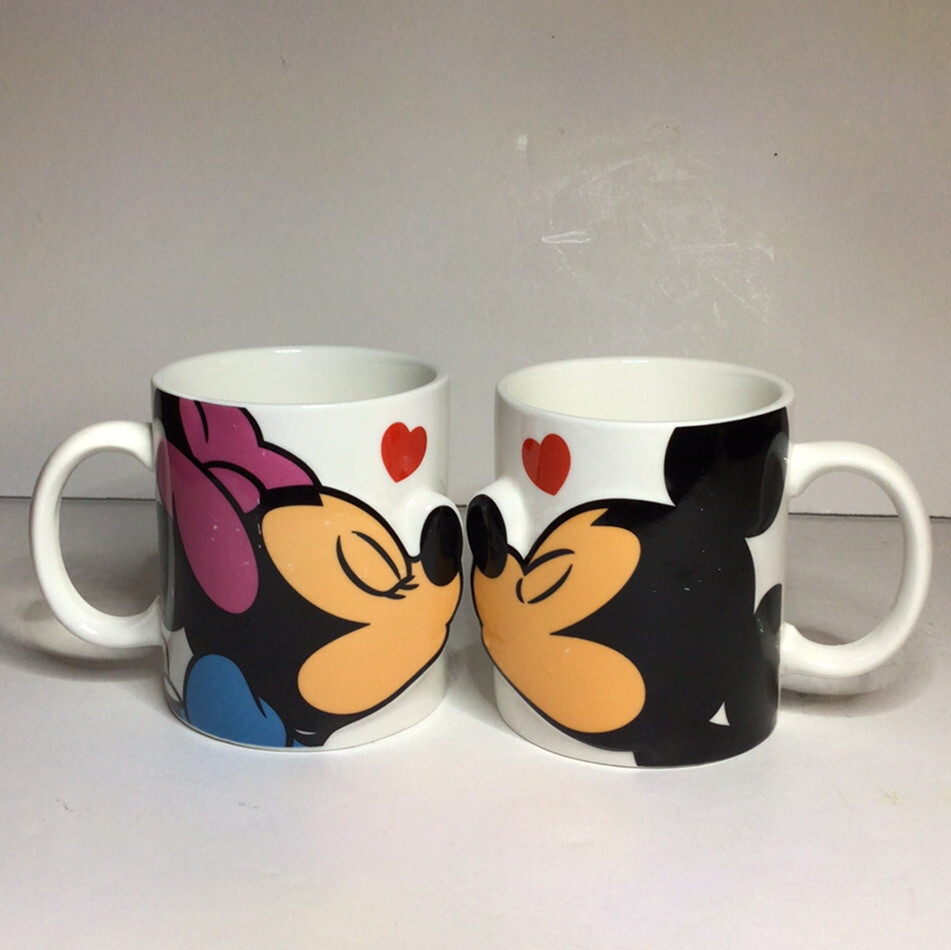 Disney I Love Mickey I Love Minnie Mug Cups Kissing Raised Mouth Nose 10 Oz