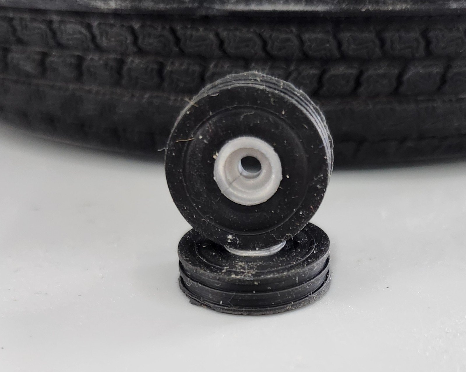 1/64 Standi Toys Pair of 11-20 Tires & Silver Rims