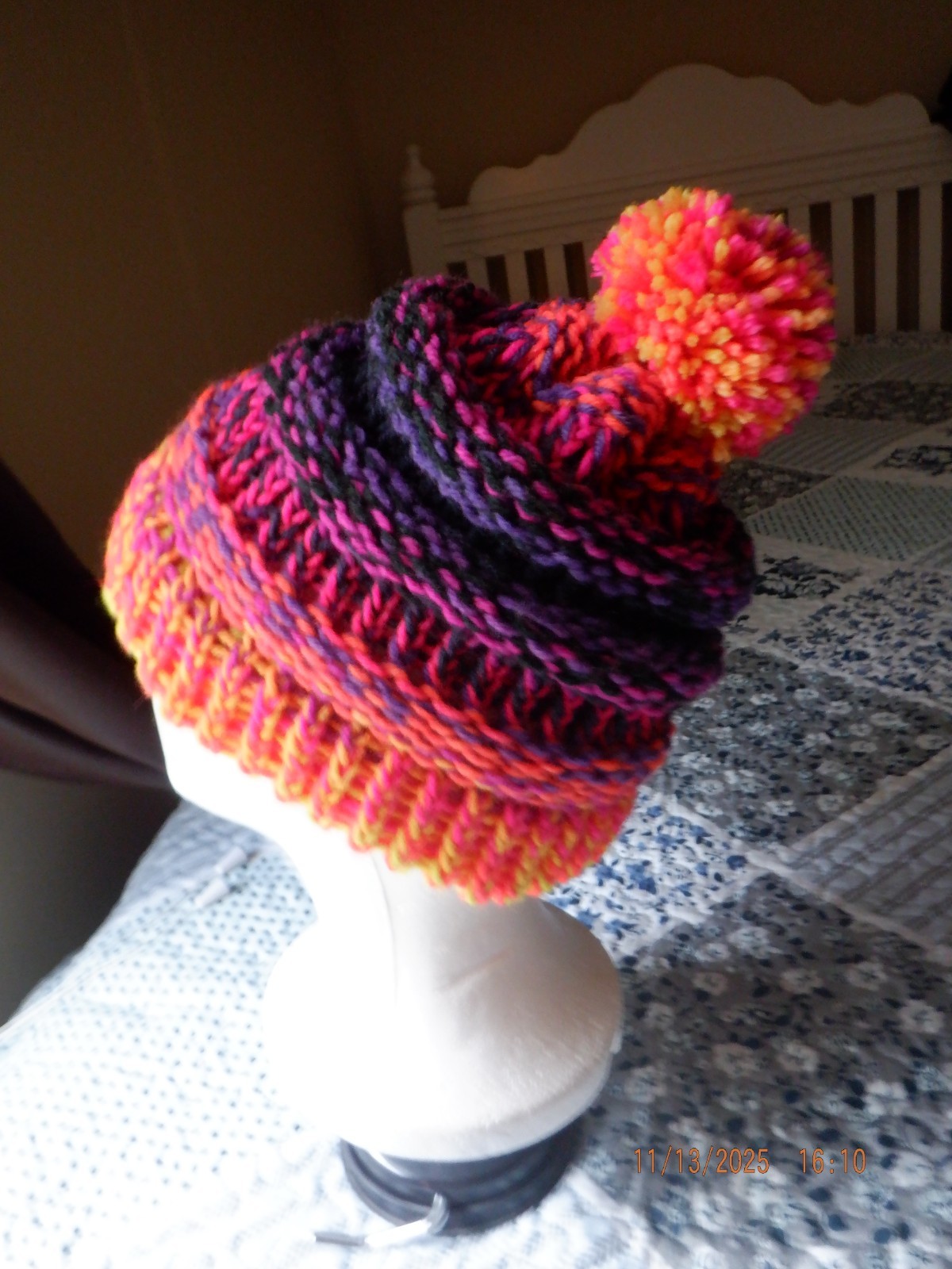 HAT, TOBOGGAN, BEANIE, WOVEN BY MOSES UNISEX FITS SM TO MED.