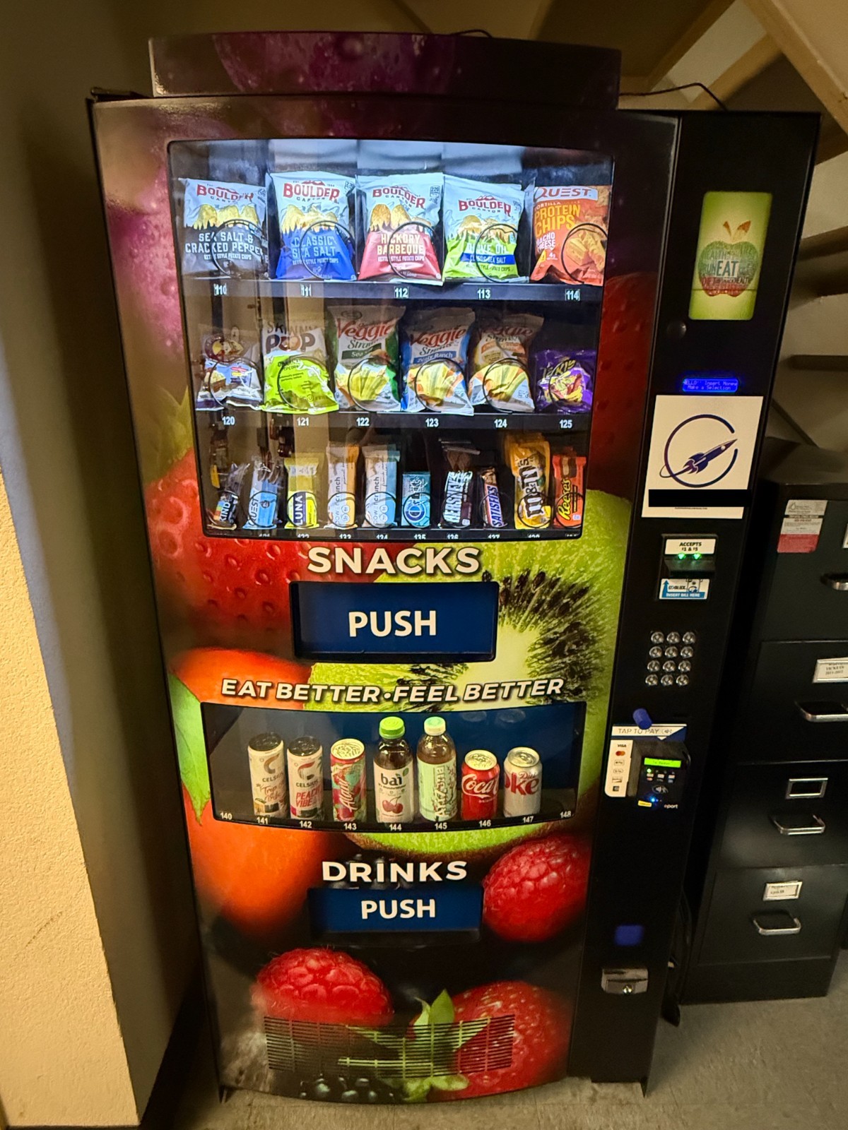 Seaga Vending Machine- Model HY2200 - Food & Drink - Cash, Card, Tap & Apple Pay