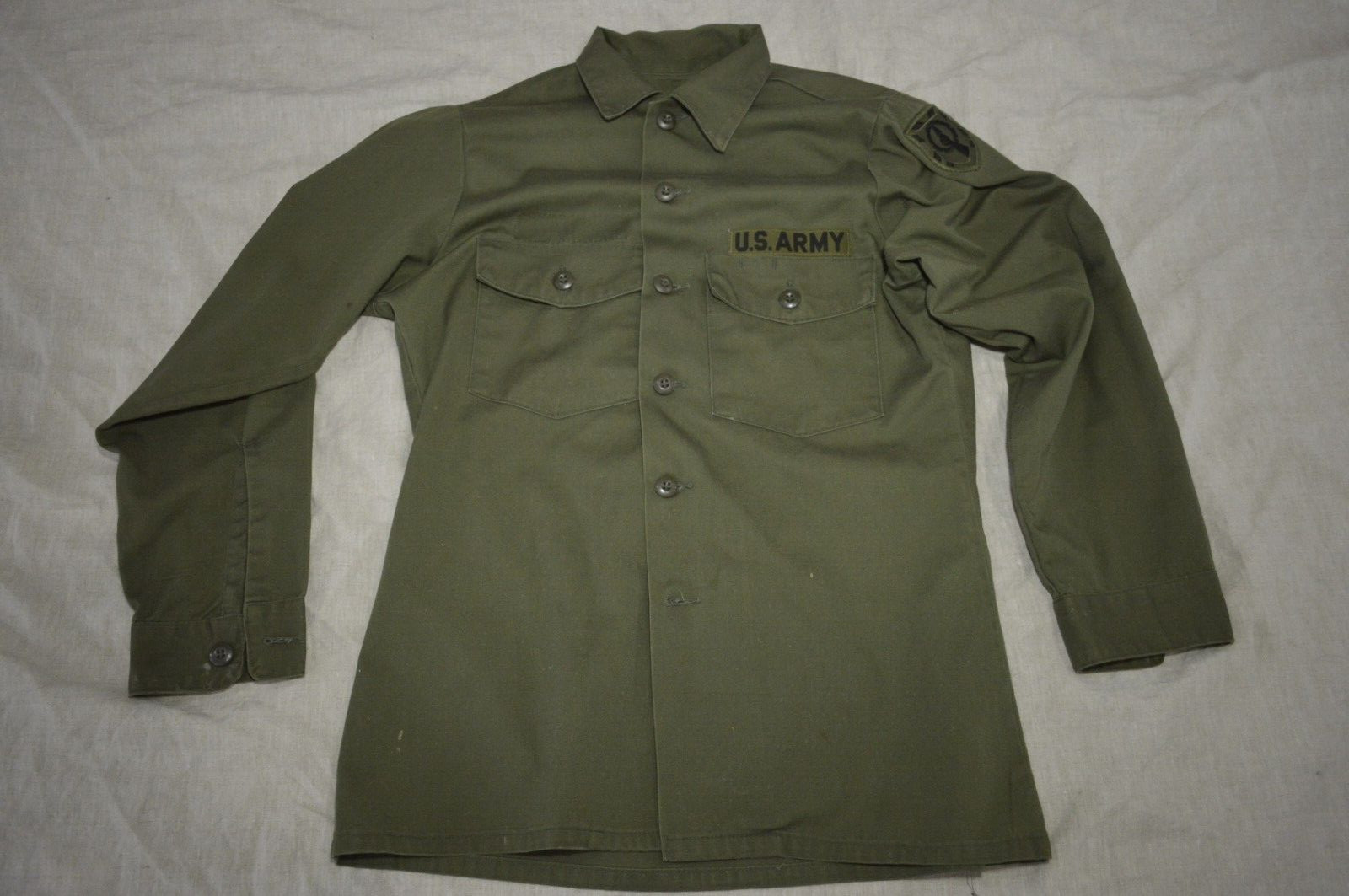 US Military Men's Shirt Size Small Green OG 507 Utility Dura Press 1977 Patches