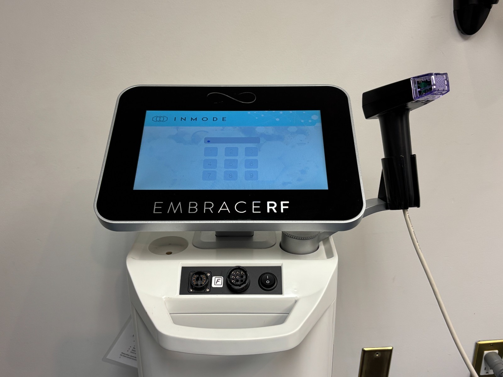 InMode Morpheus 8 RF + EmbraceRF Neck Tightening - 2020 Platform - Excellent