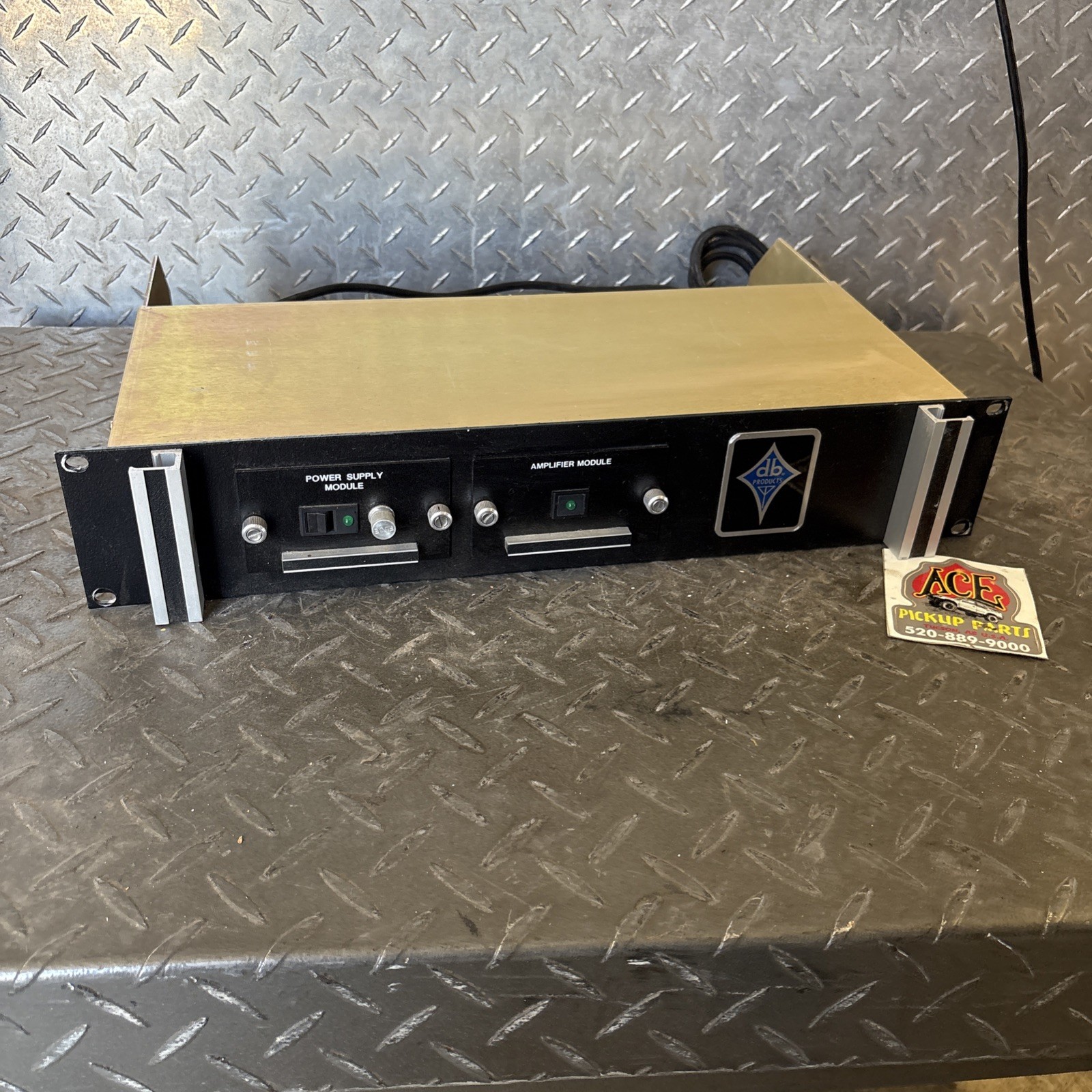 Decibel DB8204-100W Receiver Multicoupler