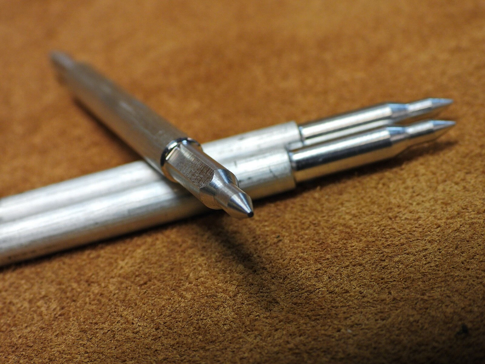 Pivot Alignment Tool for Axis lock knives - Scale Swap Cheat Code for Benchmade