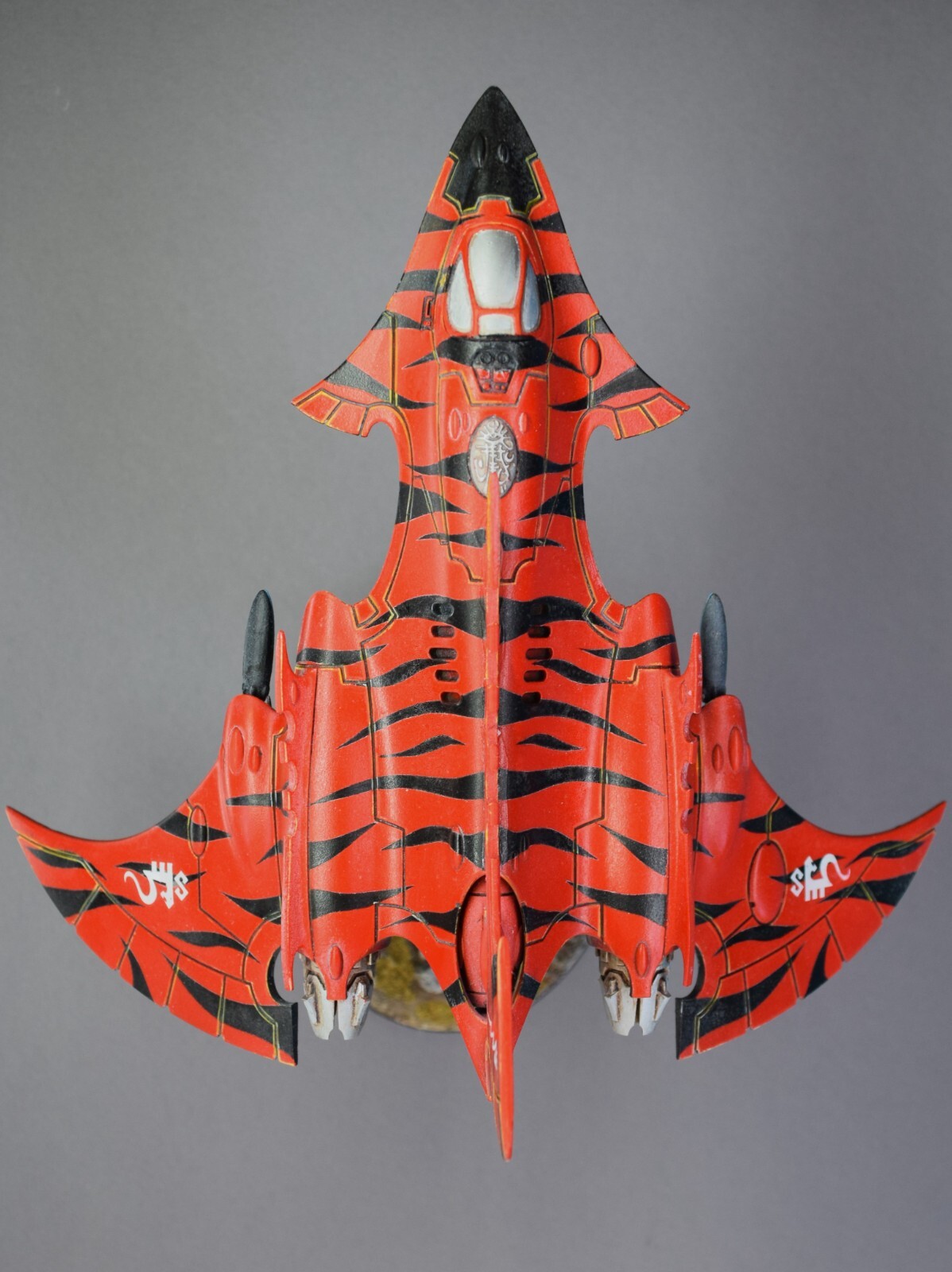 Warhammer 40k Eldar Hemlock Wraithfighter painted.