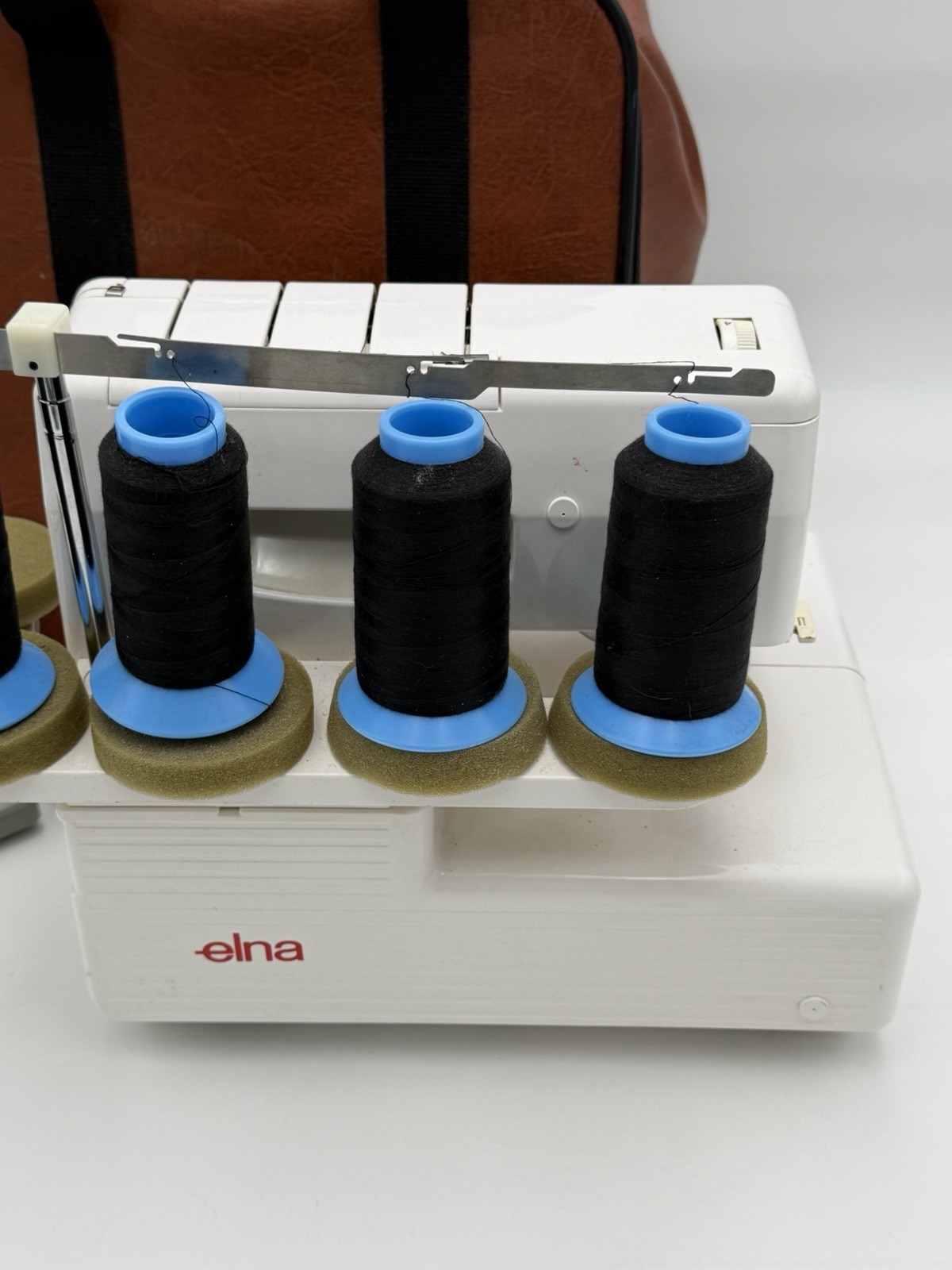 Elna Pro 905 DCX Serger Sewing Machine With Pedal / Case Tested Works EUC
