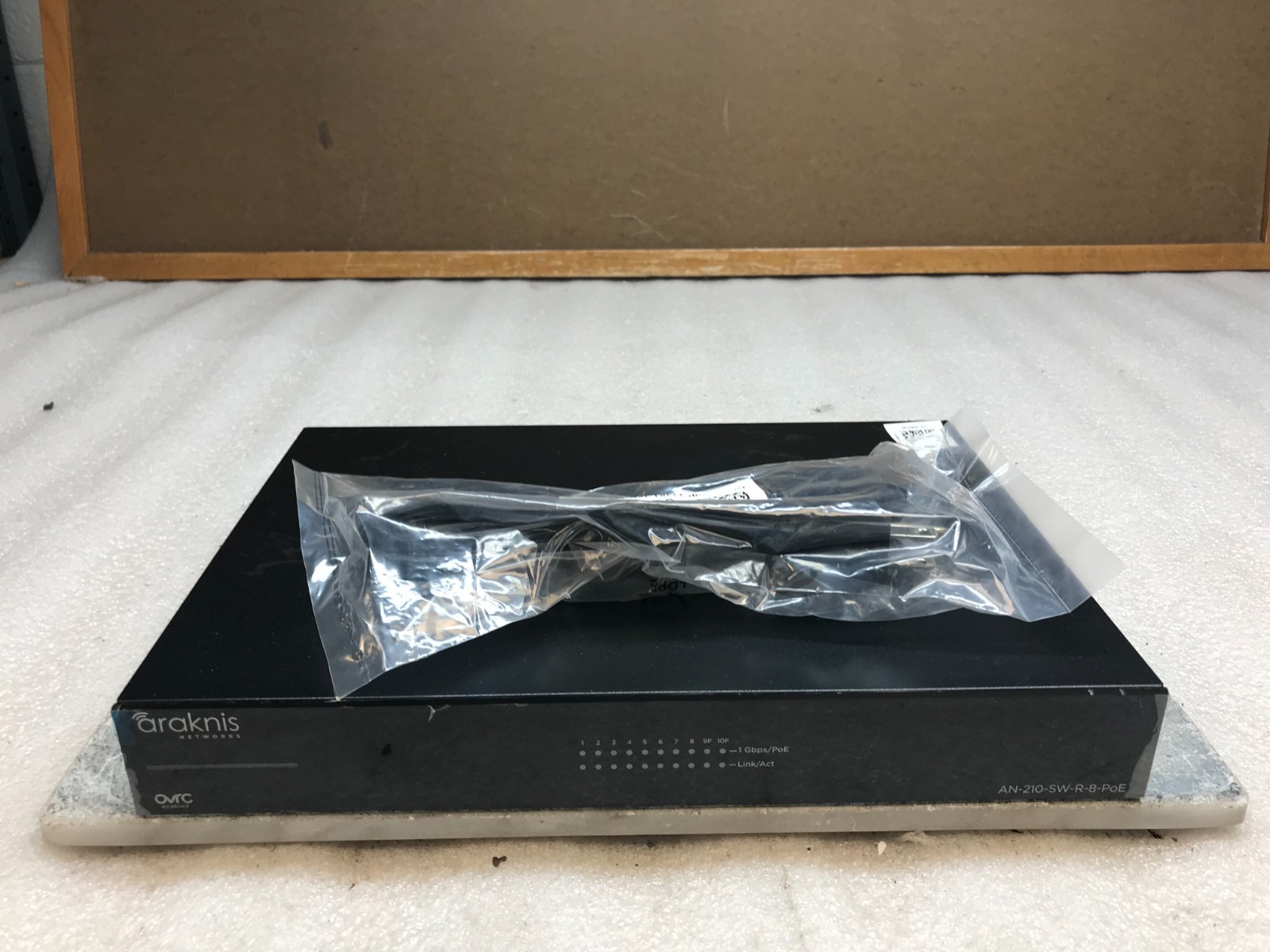 Araknis Networks AN-210-SW-R-8-PoE Gigabit Managed Switch w/ Ears & Power Cable