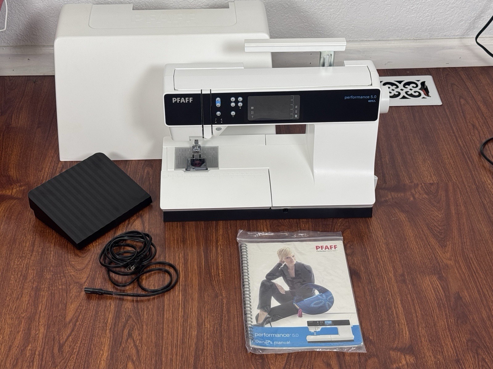PFAFF Performance 5.0 Electric Sewing Machine with IDT