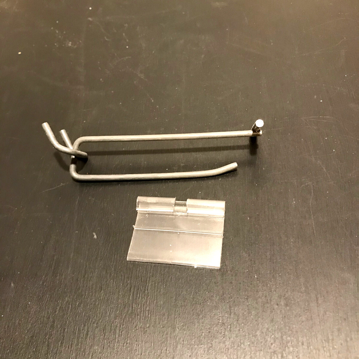 4" Flip Scan Peg Hooks w/Label Holder Pegboard (60 Pack)