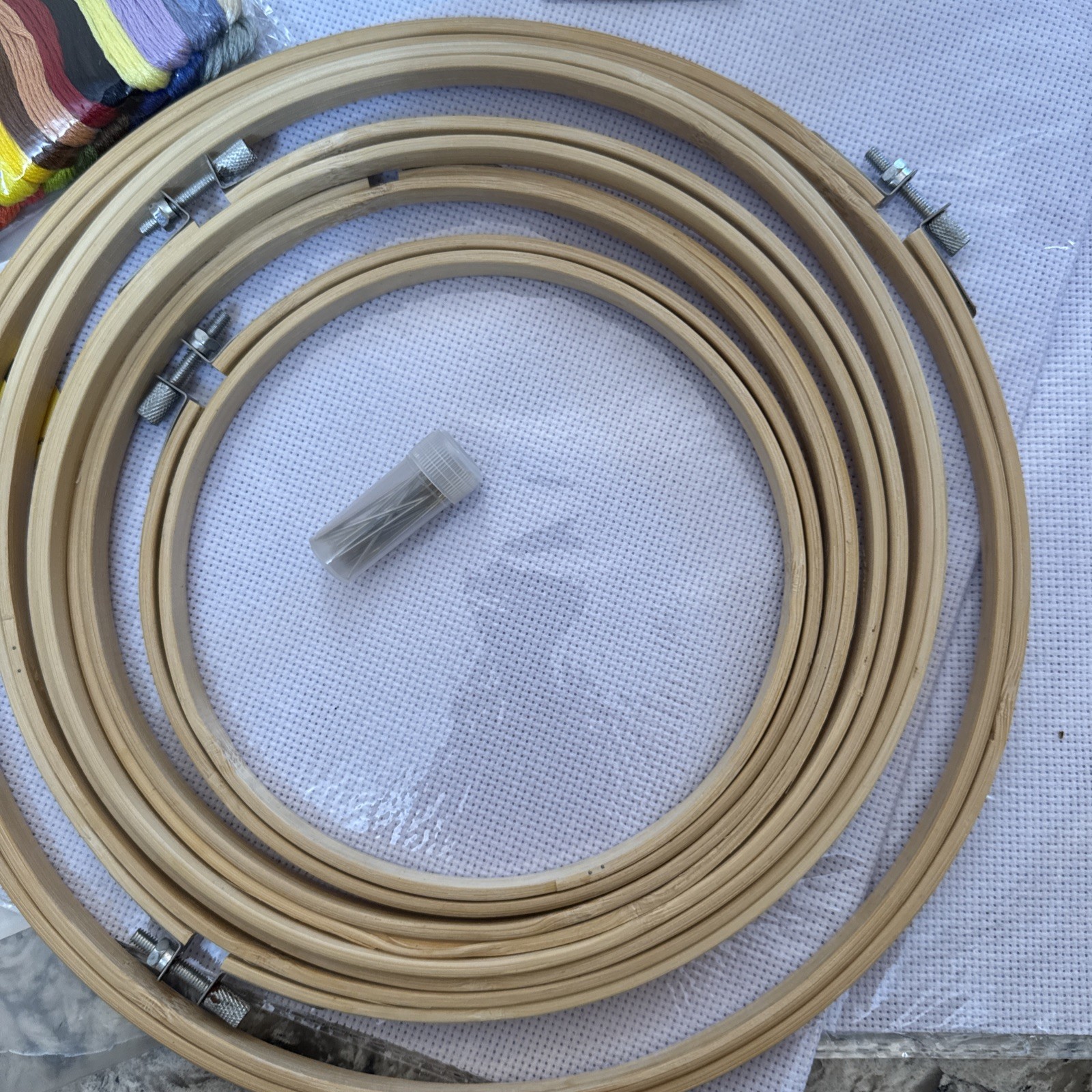 Embroidering Kits. 5 Hoops 50 Different Color Thread Accessories. Beginners EF