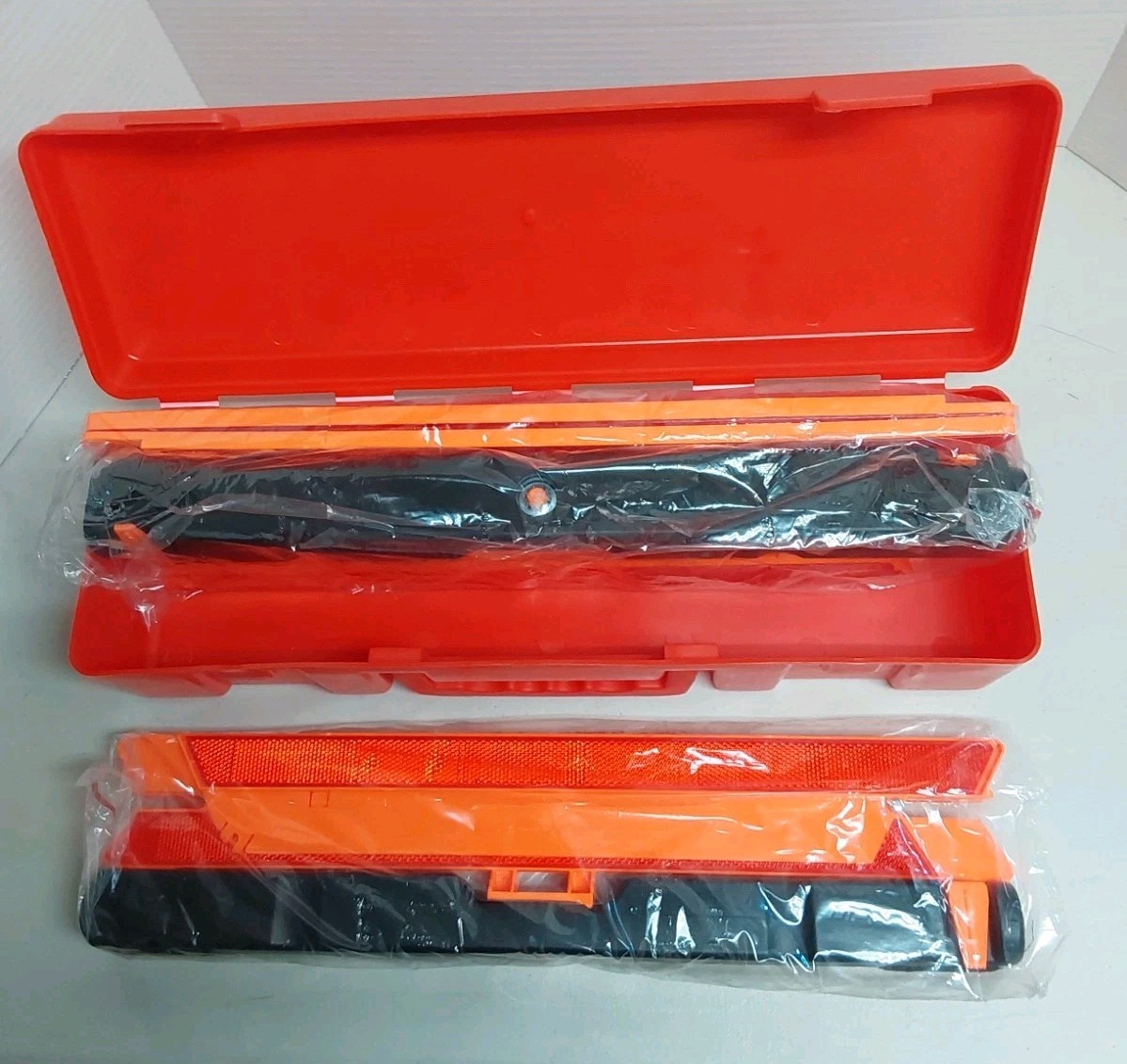 Victor Emergency Warning Triangle 3pack 00231-8 Dot Approved - Unused