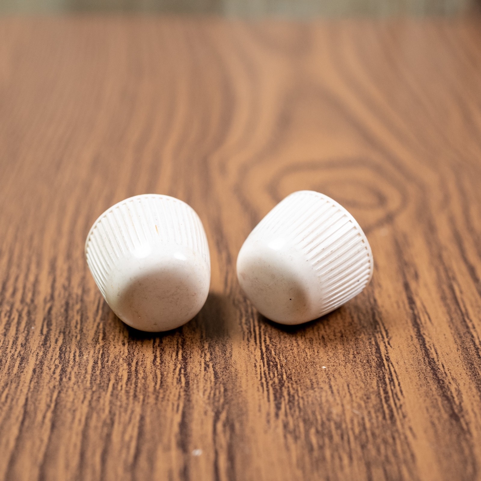 Midcentury Tube Radio Knobs Plastic 2pc 1940s-50s Splined Shaft 1/4" Opening