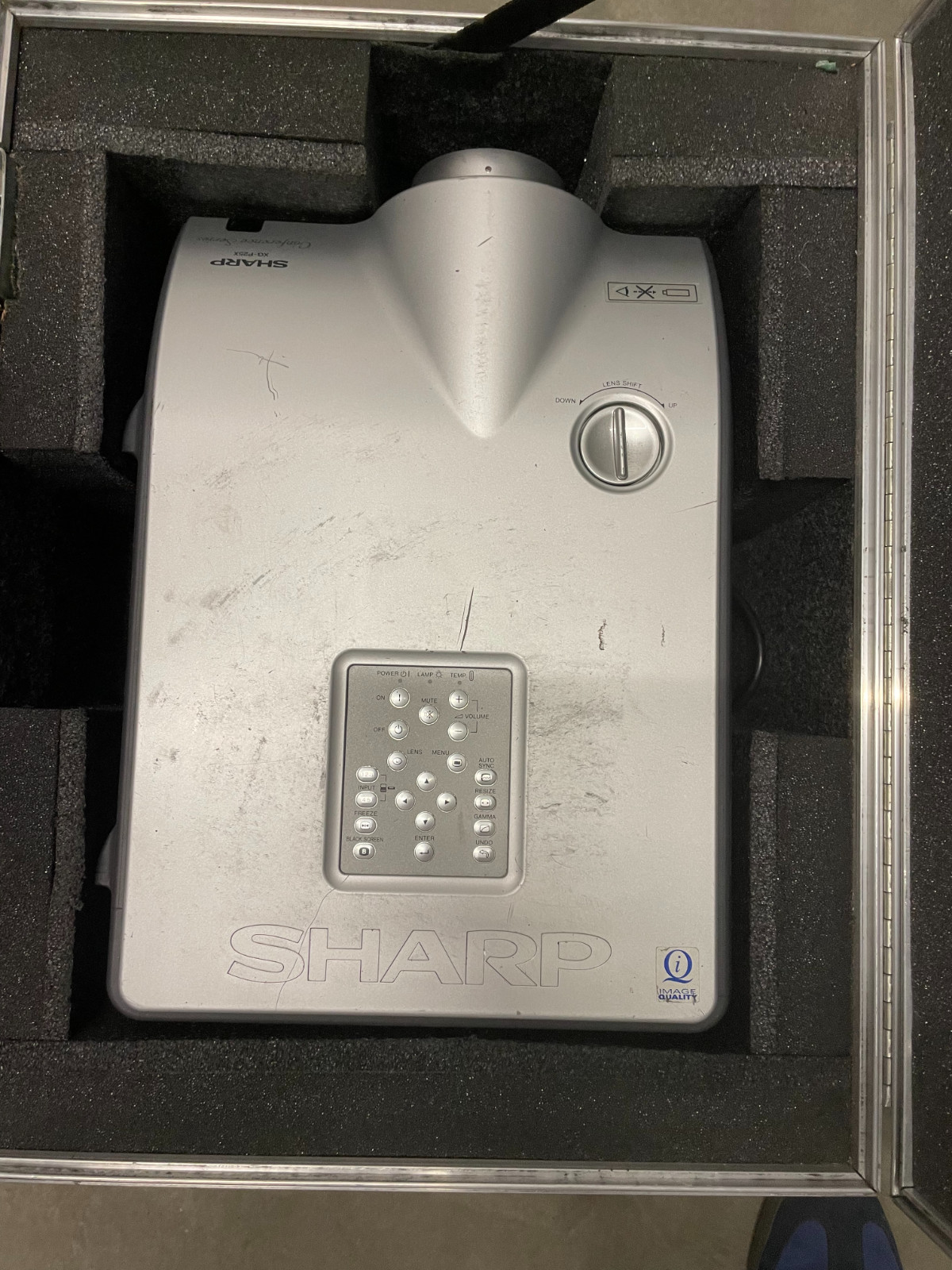 Sharp XG-P25X 4000-Lumen XGA LCD Projector w/ Remote Manual Hard Case