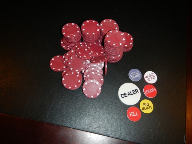 100 Red 4.0 gram Suited Poker Chips + Dealer Button Set
