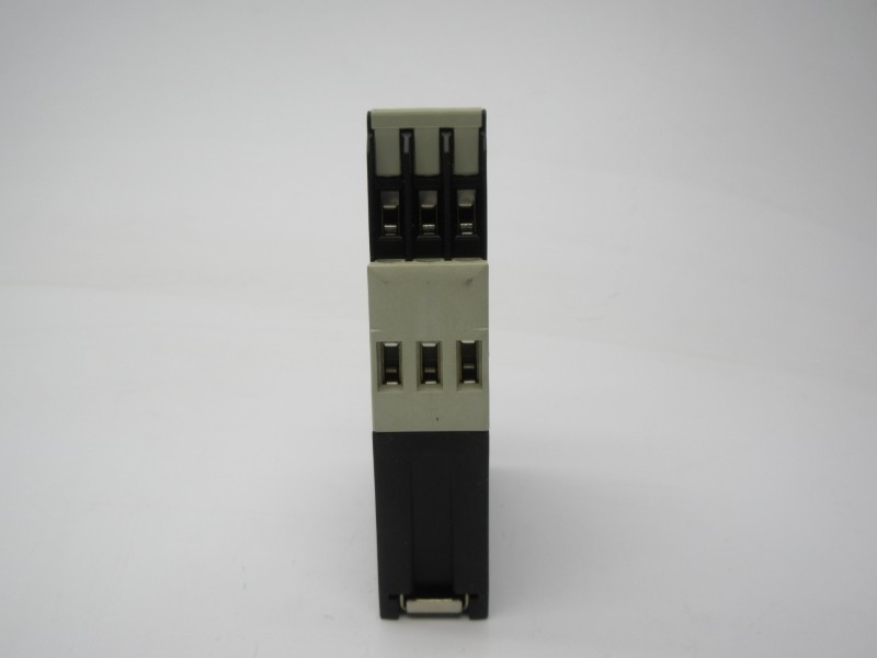 TELEMECANIQUE RE4RM11BU 110-240VAC 0.05S-300H NSMP