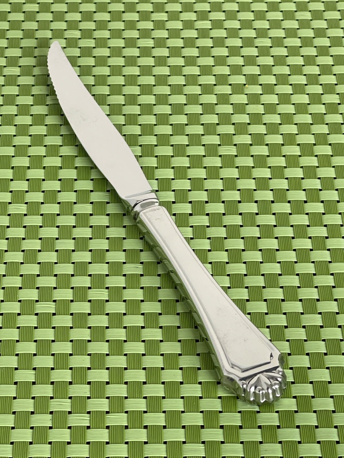 Oneida HENLEY Stainless Steak Knife Heirloom Cube Glossy Flatware - 9 1/4"