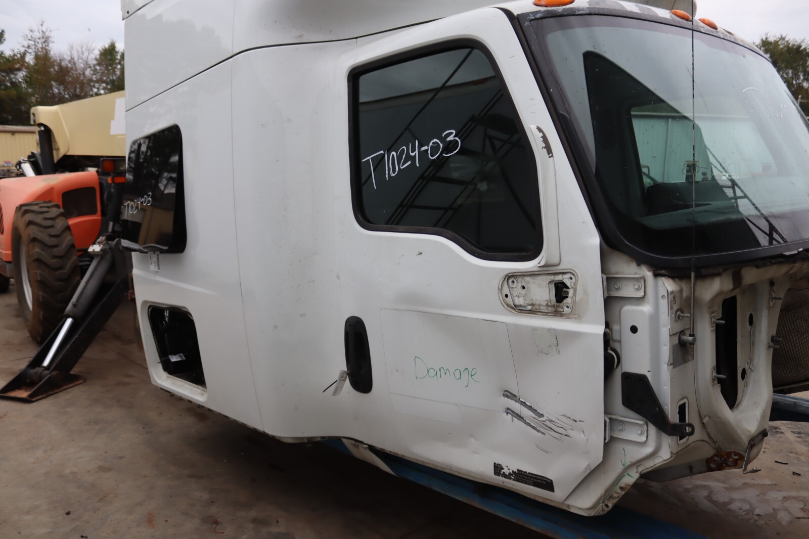 2017-2024 INTERNATIONAL LT625 RIGHT PASSENGER SIDE DOOR W/ GLASS WHITE OEM
