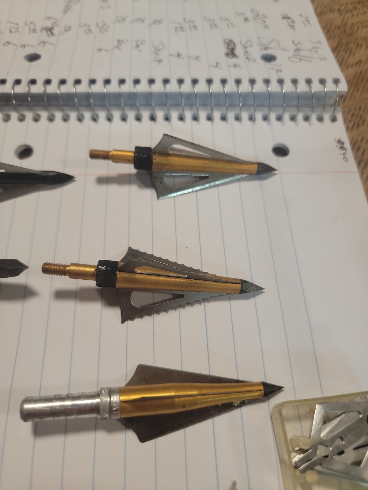 Arrow Head Assortment And Extra Blades And Tips