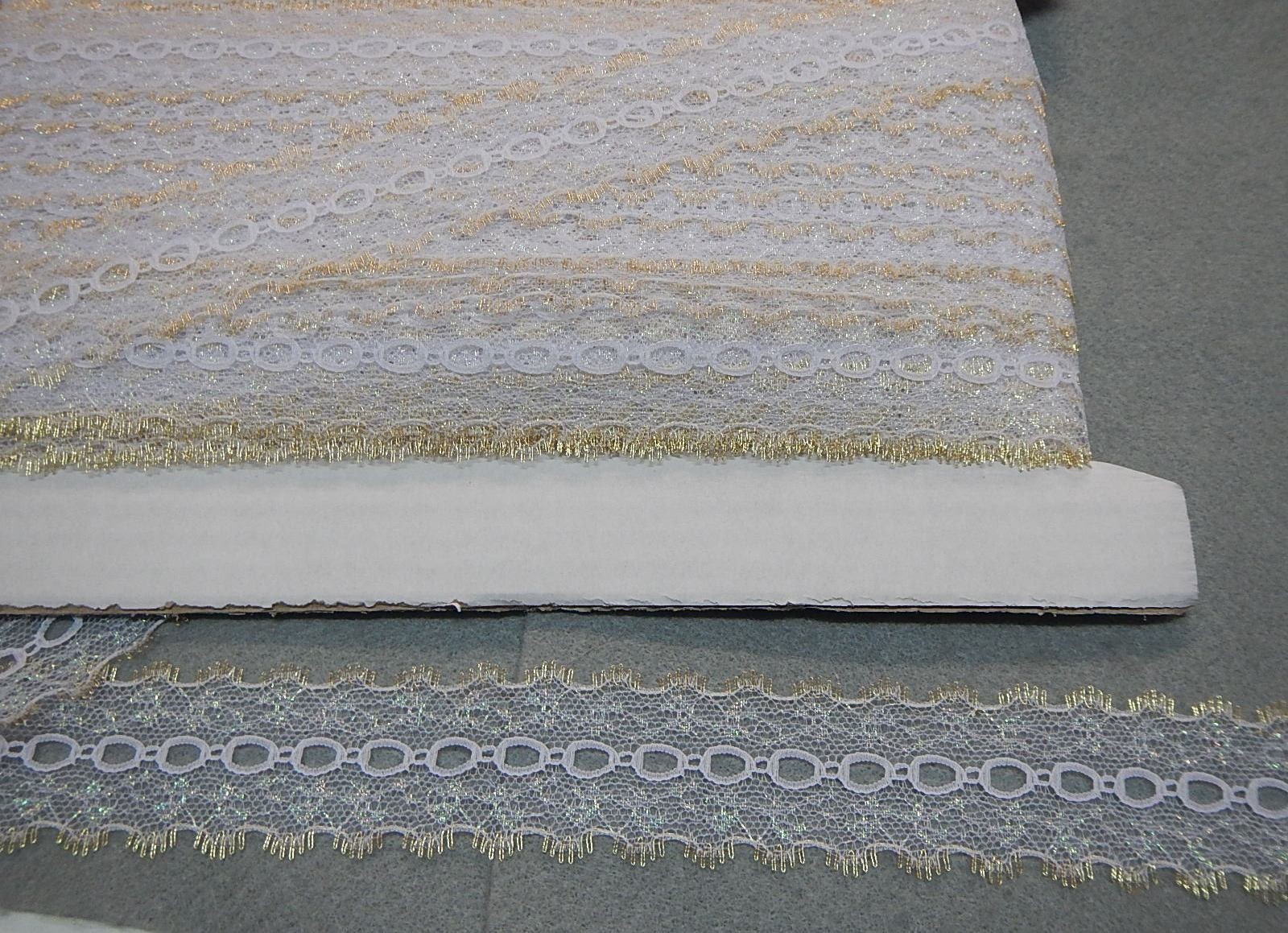 Knitting Eyelet -   Glitter White/ Metallic Gold