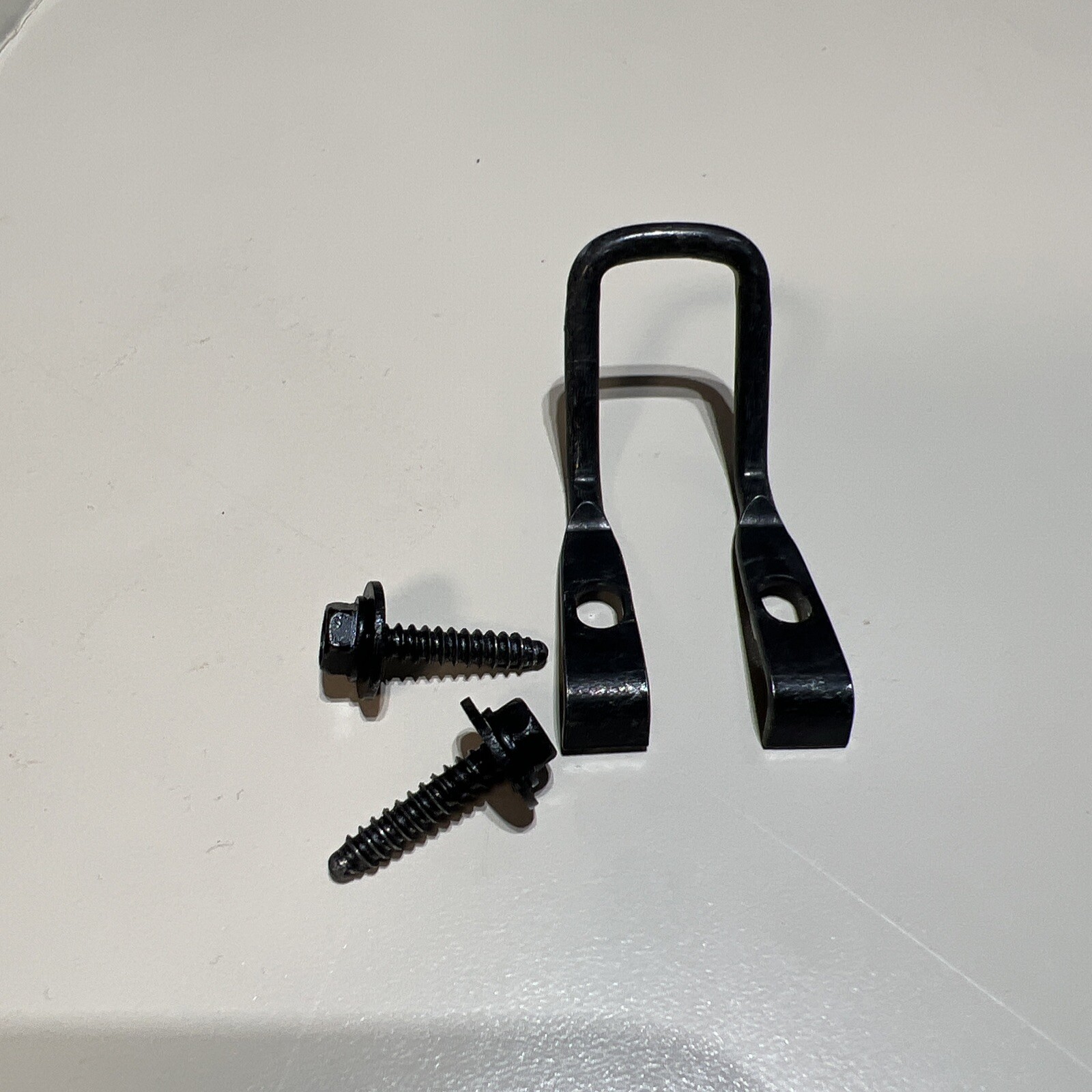 EQUINOX TORRENT VUE GLOVE BOX LATCH STRIKER 2005-2009 OEM GM