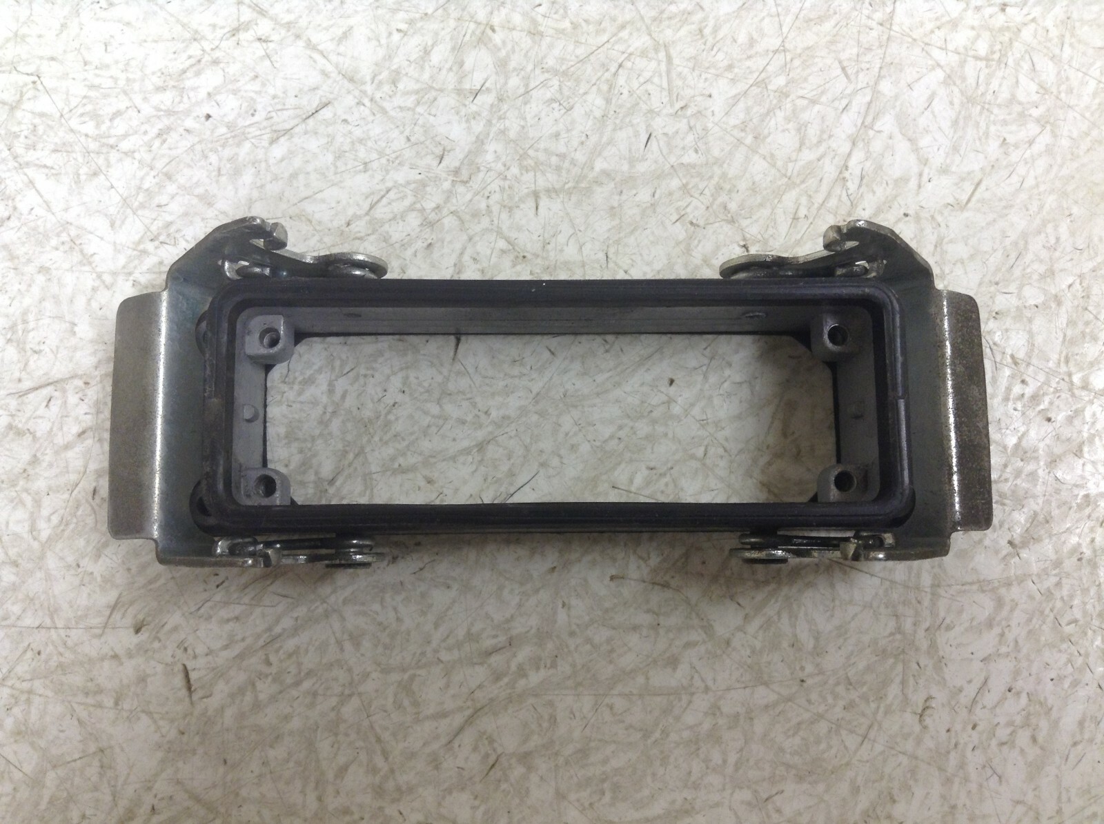 Phoenix Contact 1687312 Cable Feed Panel Mount Base Housing (TSC)