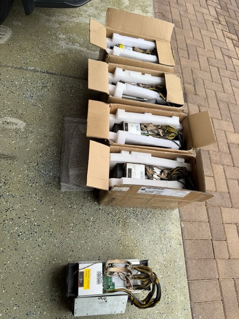 Bitmain Antminer S9i 13.5 T Miner BTC