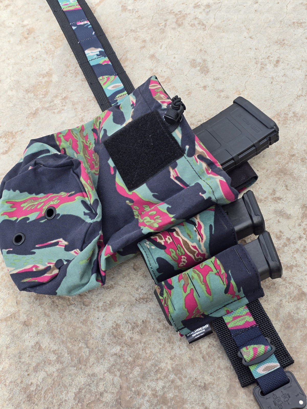 TITAN DUMP POUCH - Internal Magazine Carrier - Molle mountable - Foldable - USA