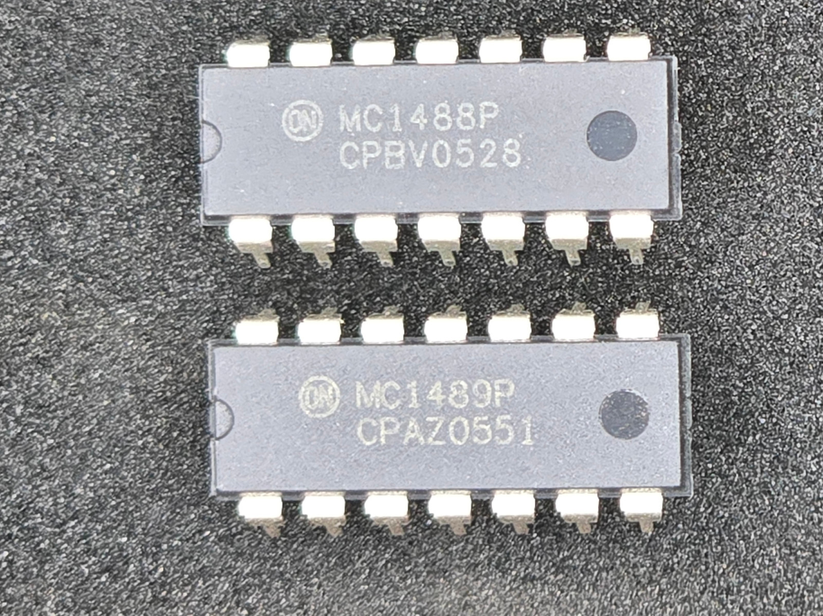 4pcs.  2X MC1488P Quad Line Driver and 2X MC1489P Receiver RS232.