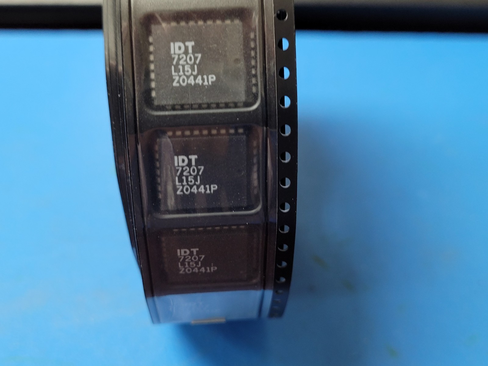 (1 PC) IDT7207L15J IDT FIFO, 32KX9, 15ns, Asynchronous, CMOS, PLCC-32