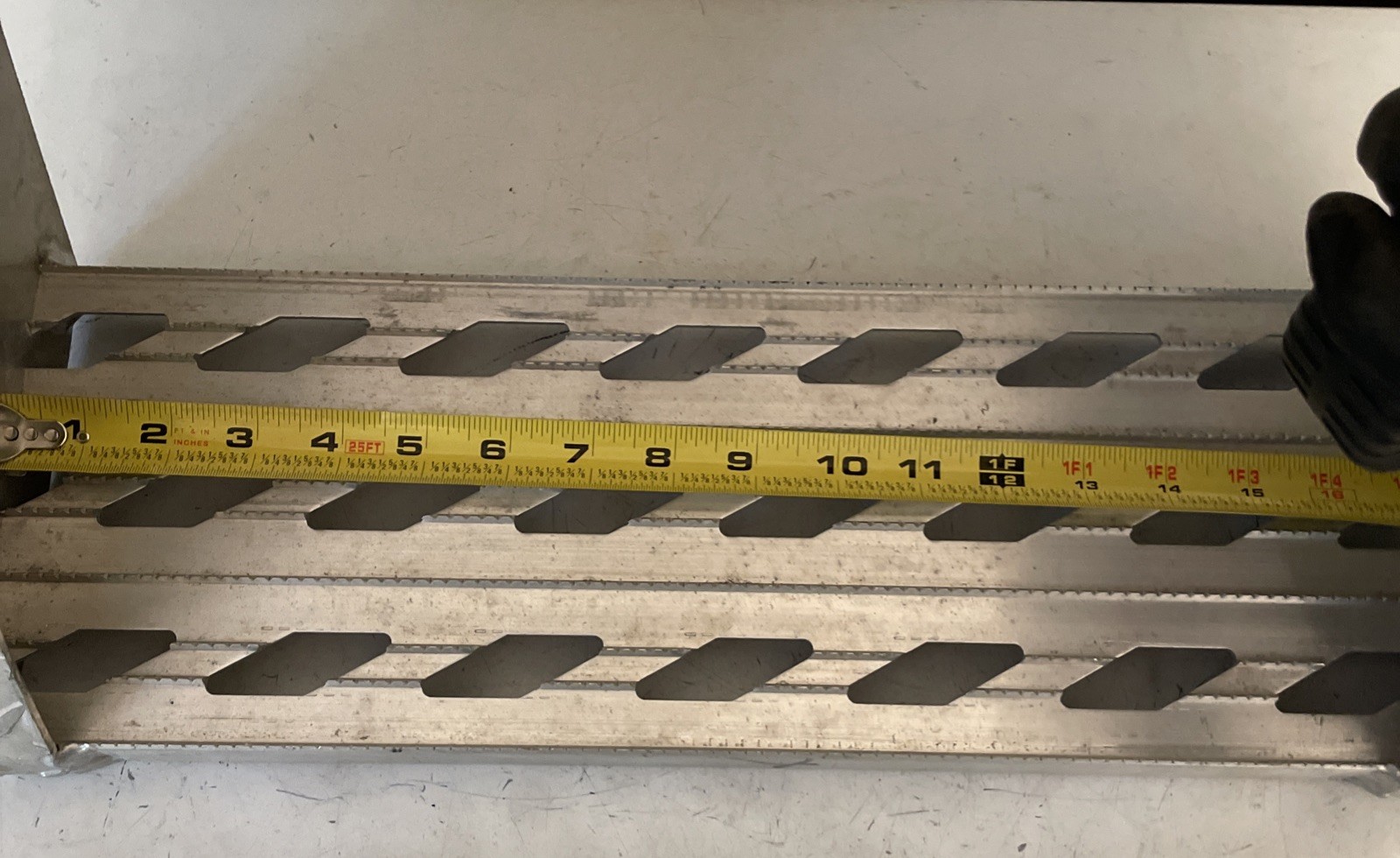 EAST MANUFACTURING 18 INCH BOLT ON TRUCK FRAME STEP ALUMINUM 099-30017-18