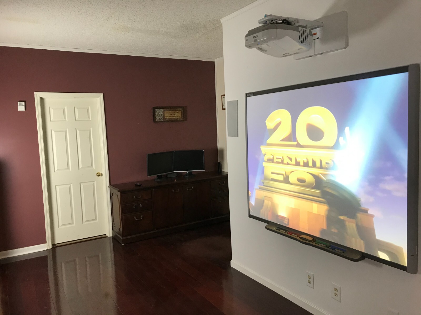 SMART Board SB680 77" Interactive Whiteboard In Excellent Condition With Pens