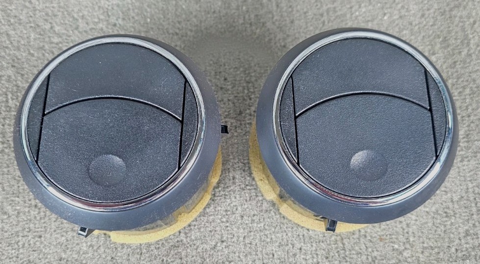 2005-2010 Pontiac G6 Dash Vent Heater AC Black PAIR OF 2 PERFECT!!