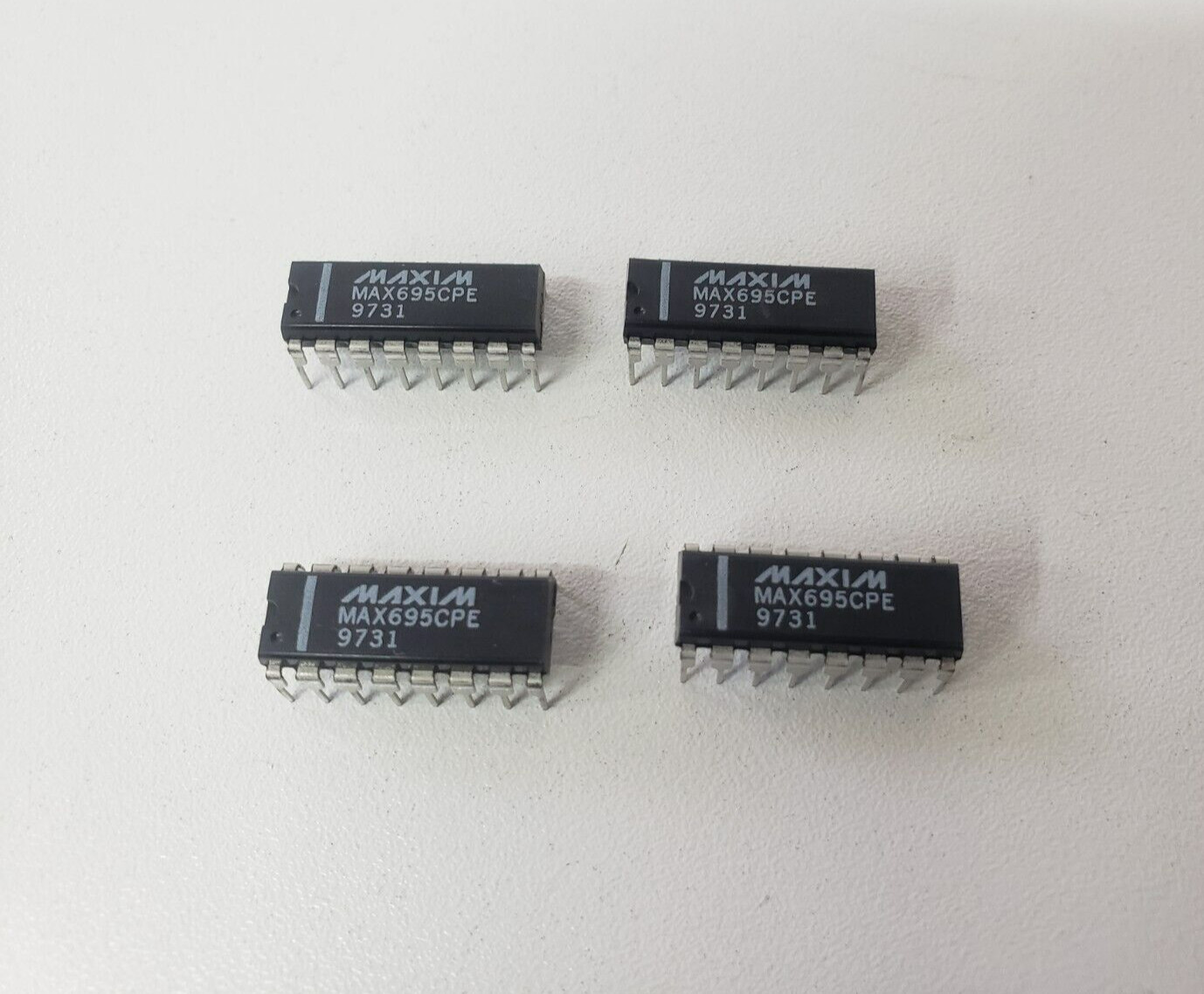 LOT of 4 - UNUSED - Maxim MAX695CPE IC Circuit 9731