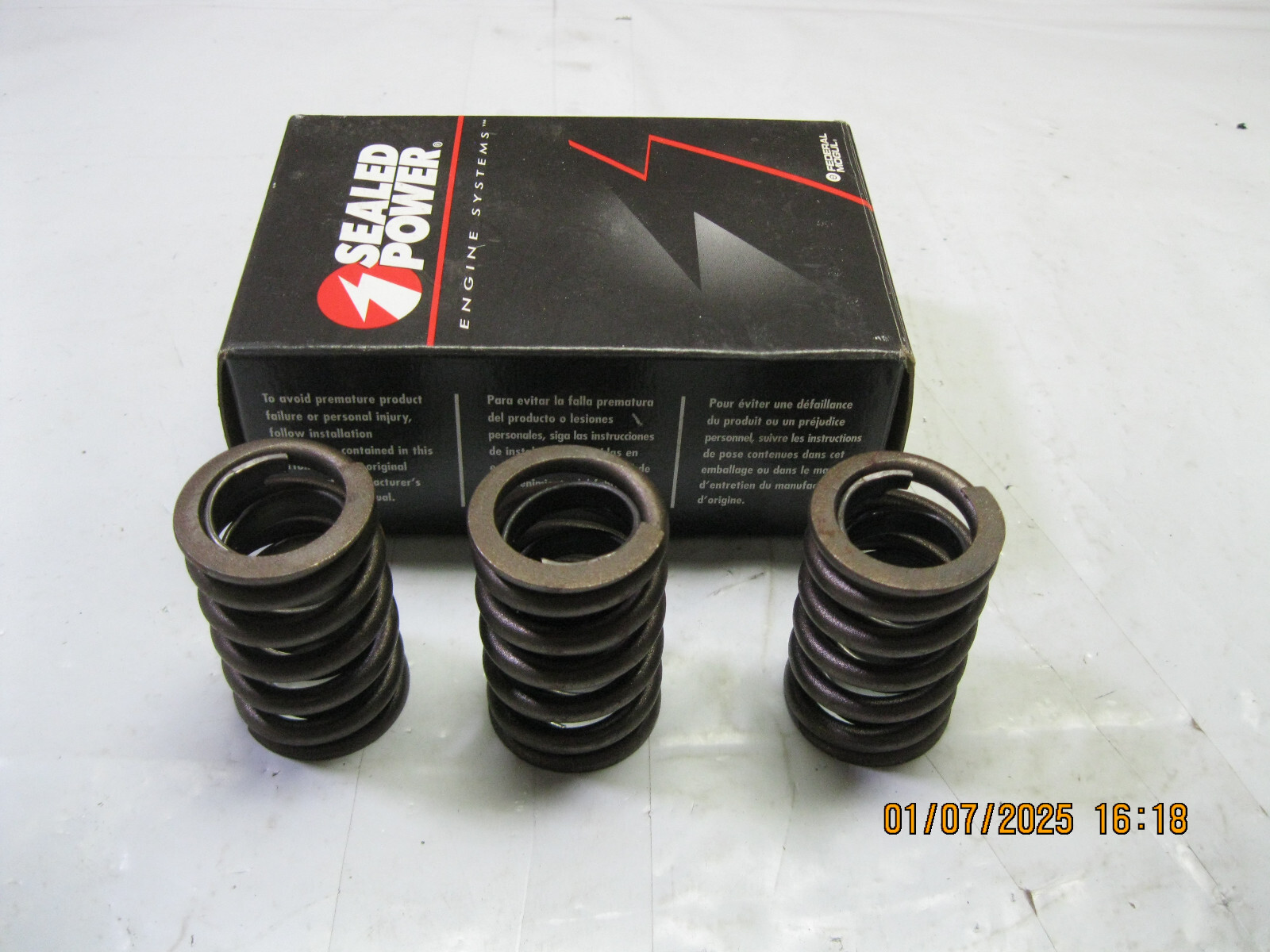 3 Engine Valve Springs Sealed Power VS-727 (3 pack)