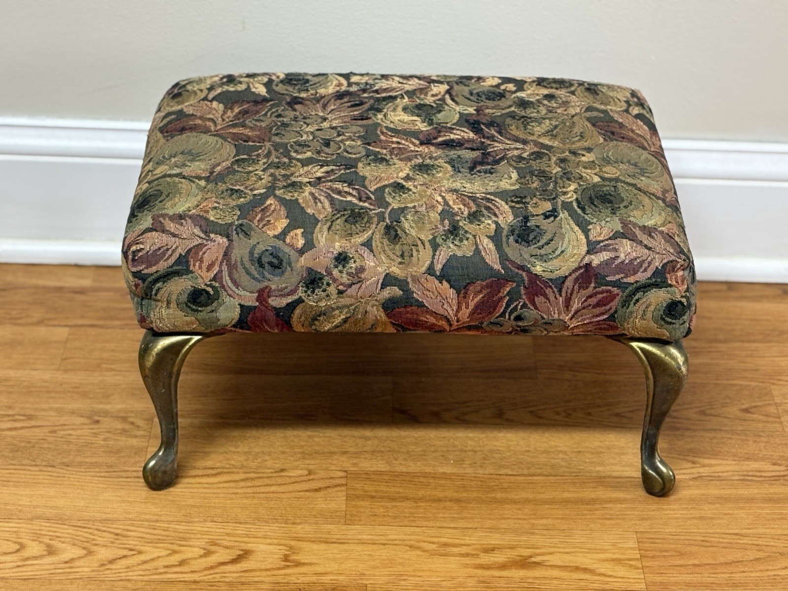 ANTIQUE FLORAL TAPESTRY FOOTSTOOL FARMHOUSE METALLIC BRASS LEGS ~ GARDEN