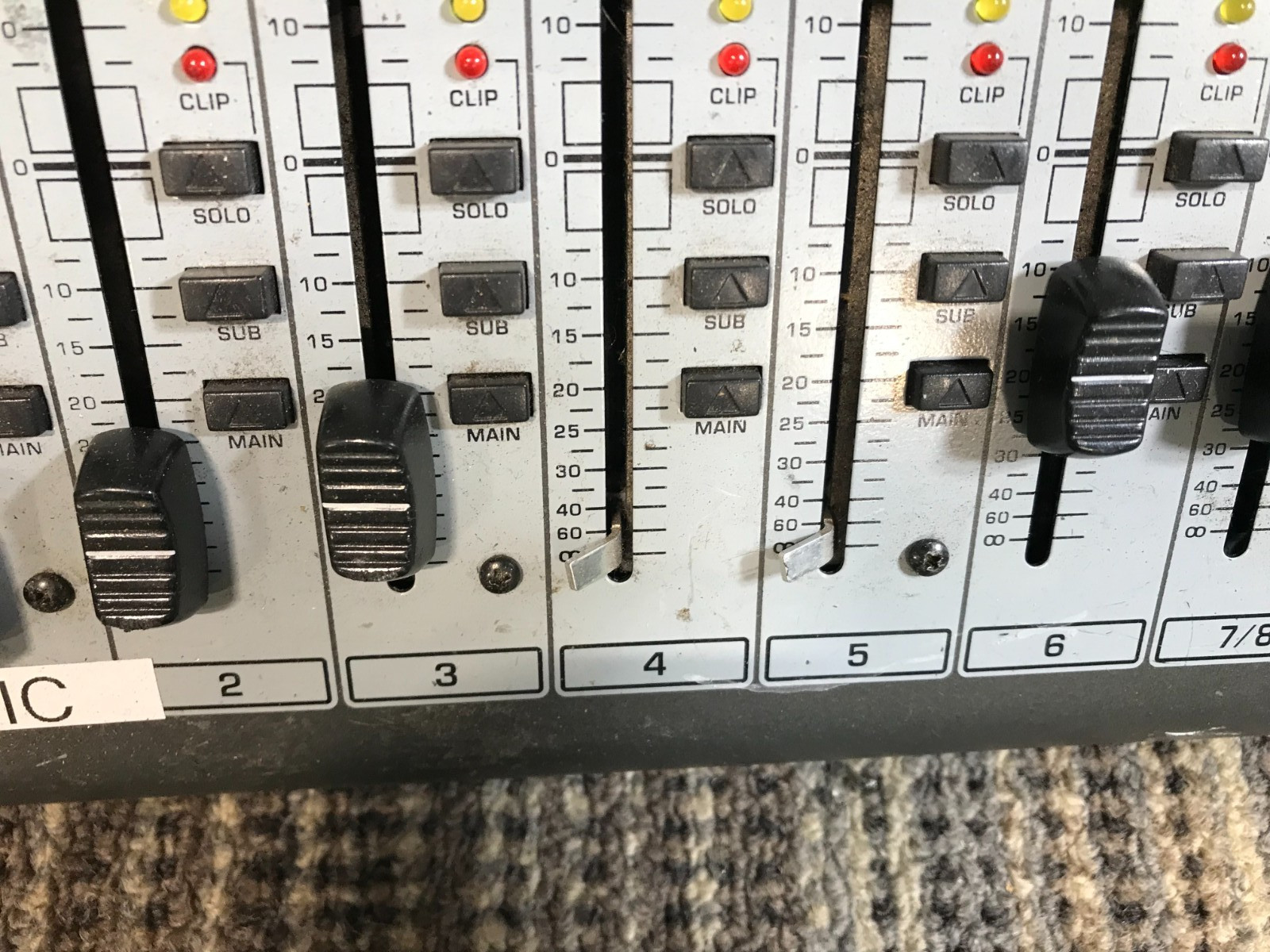 BEHRINGER XENTX 1832 FX 18 INPUT MIXER