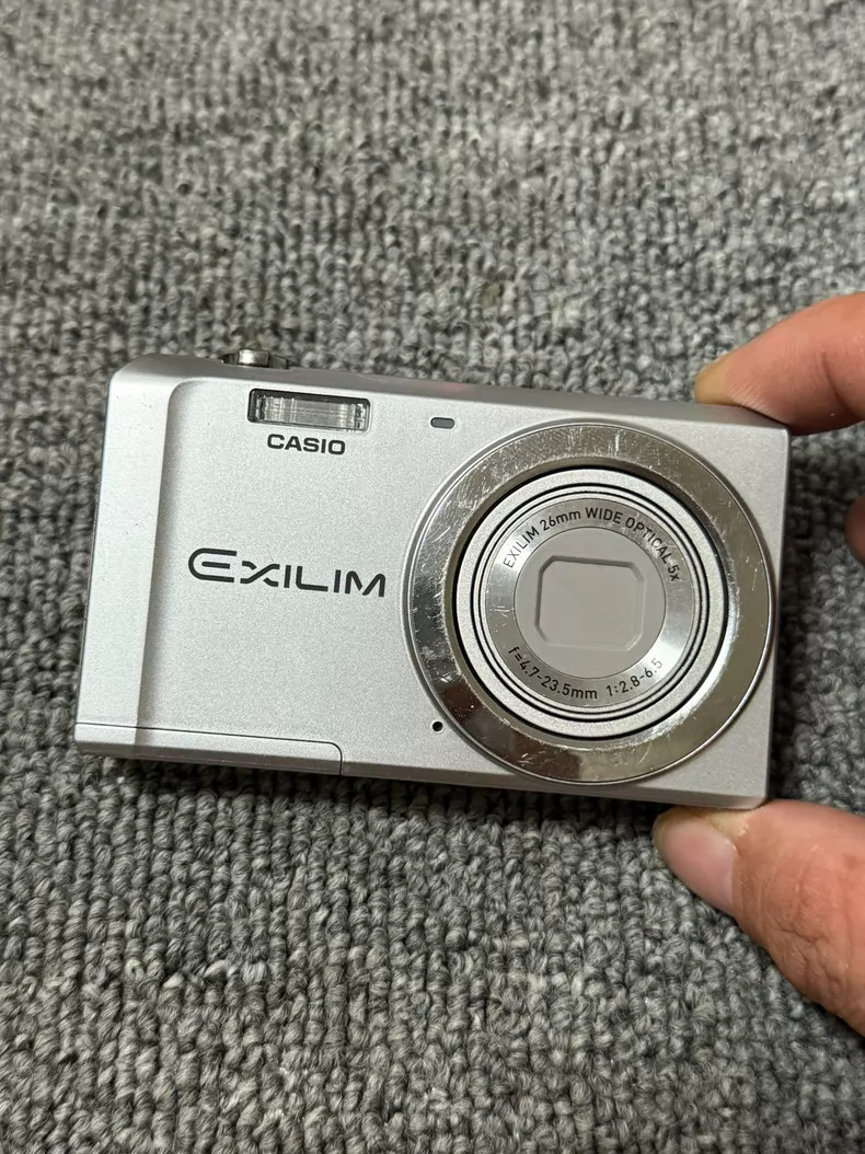 Casio EXILIM EX-ZS5 Digital Camera 5x Optical Zoom 14.1 MP English silver