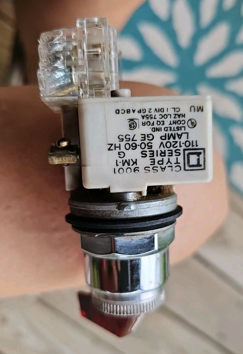 Schneider Electric 9001K Red Illuminated Selector Switch, 30MM 110-120V Long Han