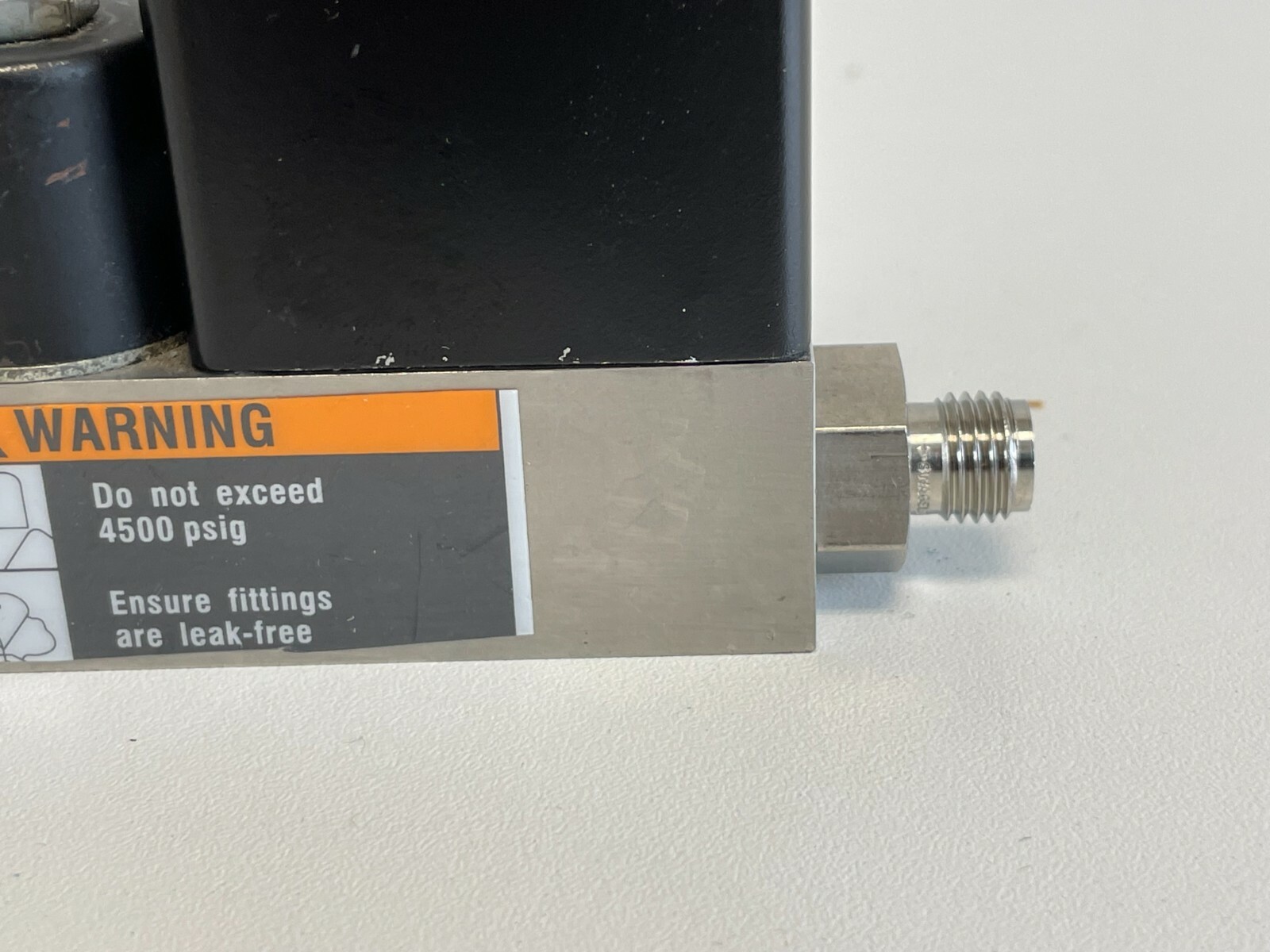 U2: Brooks 5850TR Mass Flow Controller 5850 TR Series